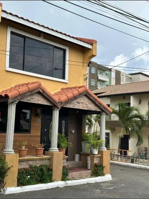 The Jewel Kingston Exterior foto
